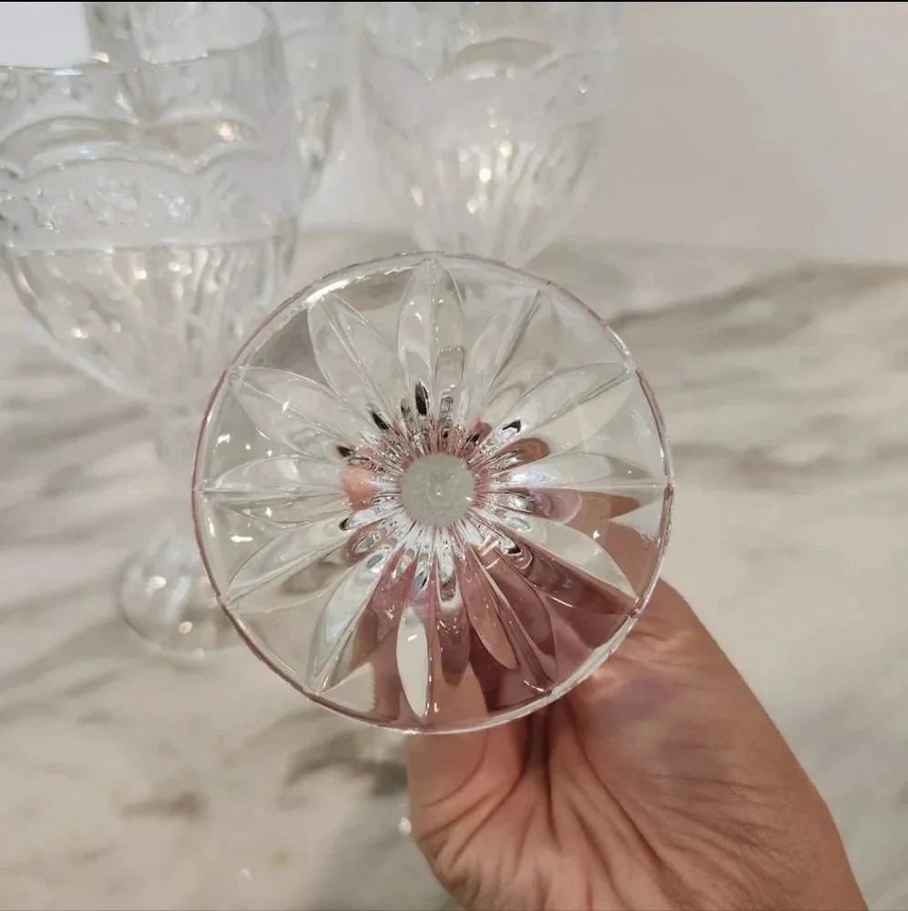 Vintage Set of 4 Oneida Southern Garden Wine/Water Glass - Picture 7 of 12